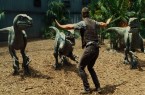 Jurassic-World-chris-pratt-raptors